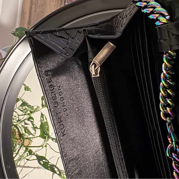 Kurt Geiger Croc Embossed Crossbody Wallet Black / Rainbow Chain & Bird Head - Picture 4 of 6